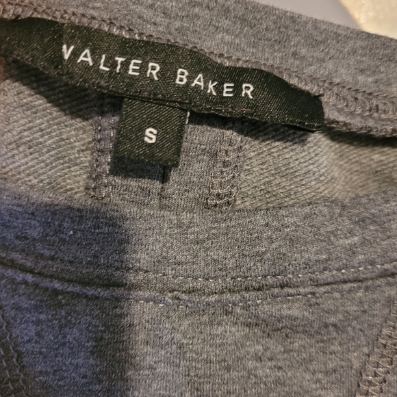WALTER BAKER Grey Cropped Sweatshirt (open back with ties/great for layering) - Picture 5 of 11